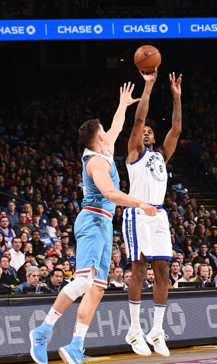 移到底角三 移到底角三